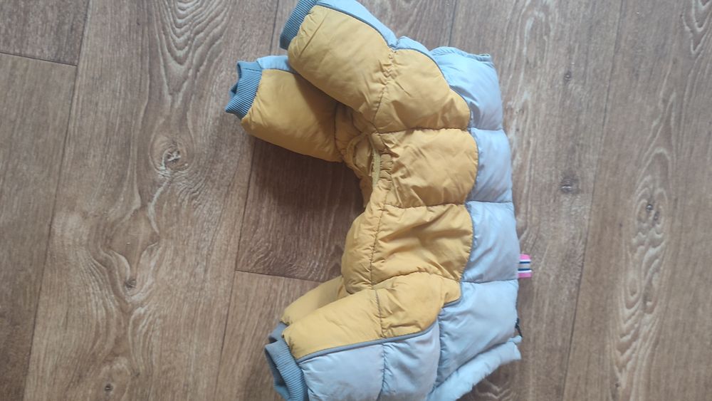 Жилетка, дождевик, зимний костюм.