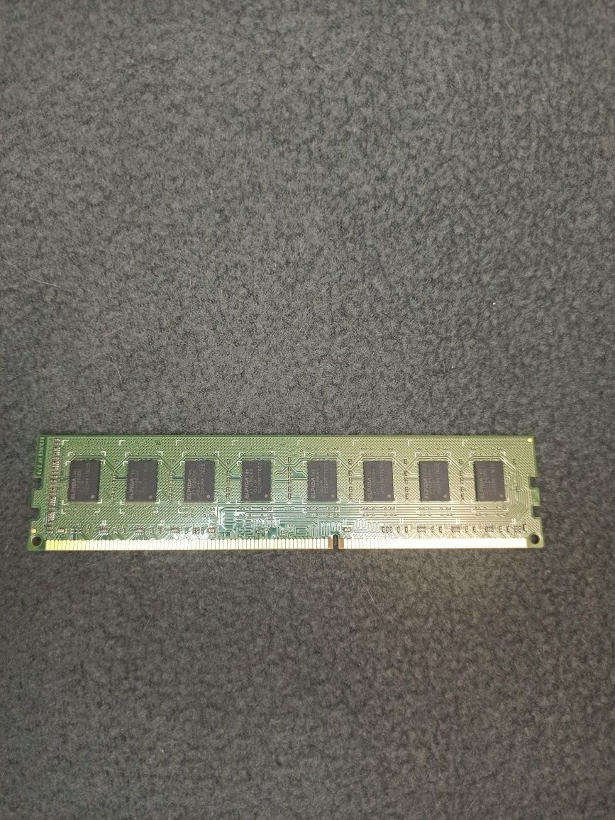 Оперативная память 2 GB DDR3-1333