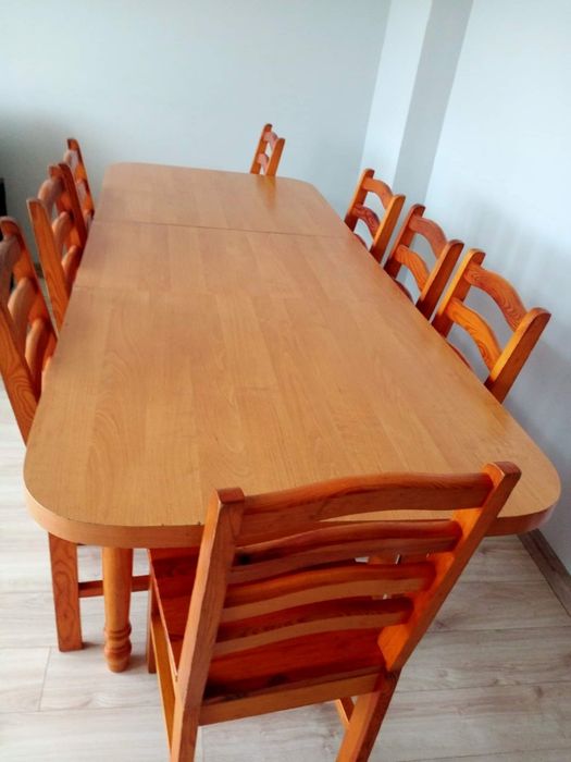 Stół z 8 krzesłami