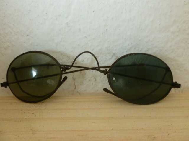 Oculos de sol centenarios, raro