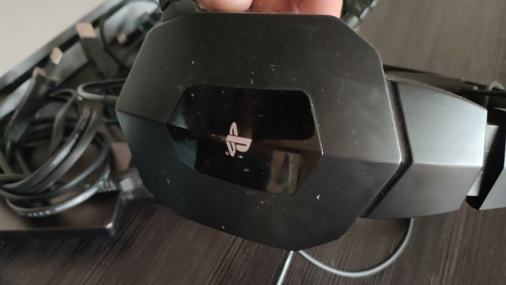 Konsola PS4 slim 2 pady 1tb słuchawki dysk kable zestaw
