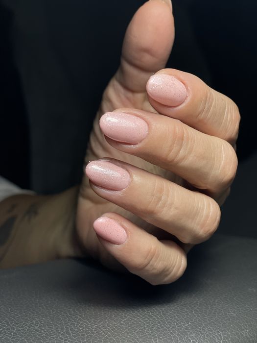 Manicure i pedicure – duży wybór kolorów, miła atmosfera