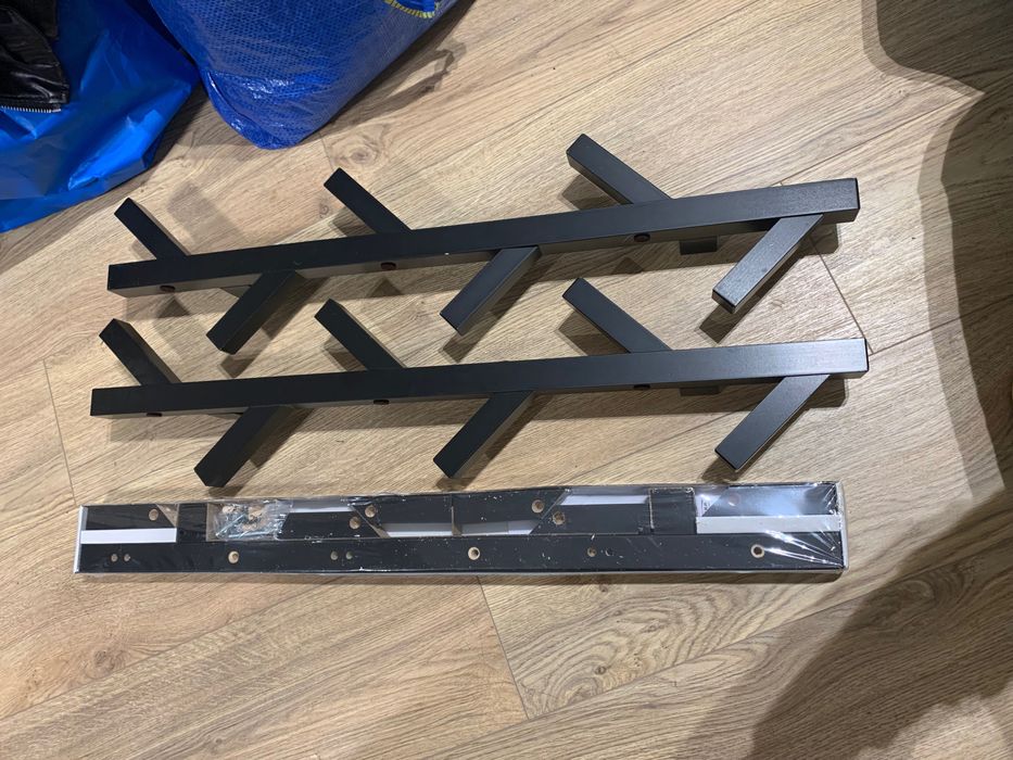 Wieszaki TJUSIG z Ikei