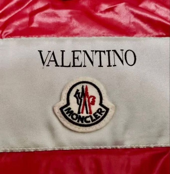 Пуховик Moncler Valentino