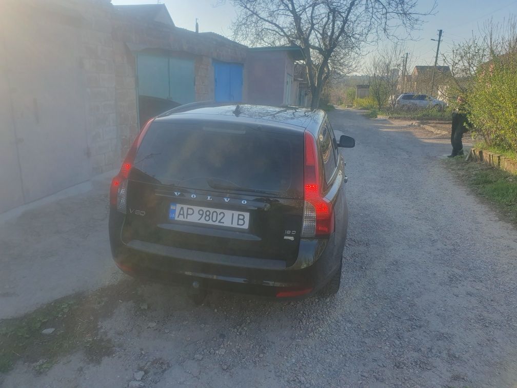 Volvo v50 2009 года