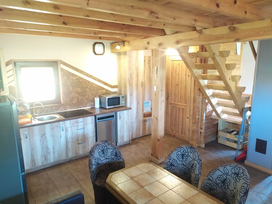 Drewniany domek nad jeziorem do wynajęcia