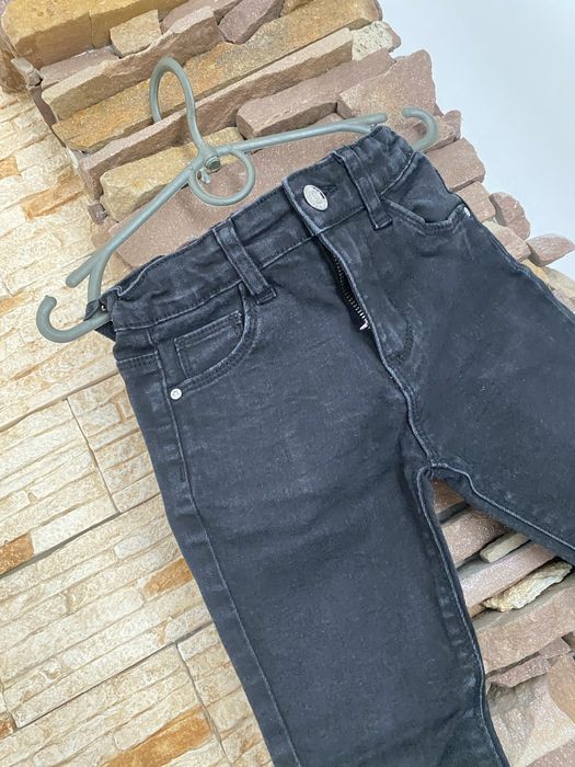 Джинси чорні, приталені