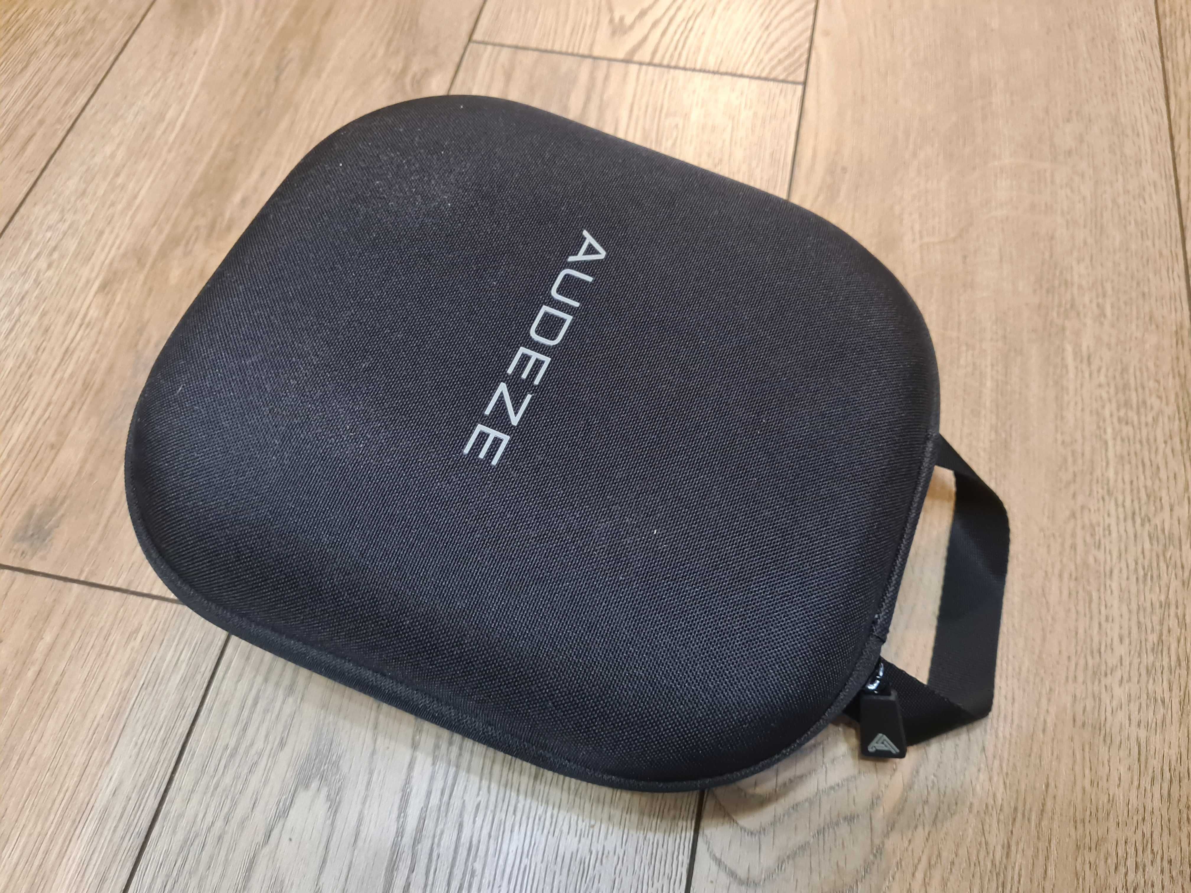 Навушники Audeze Mobius з фірмовим чохлом для переноски