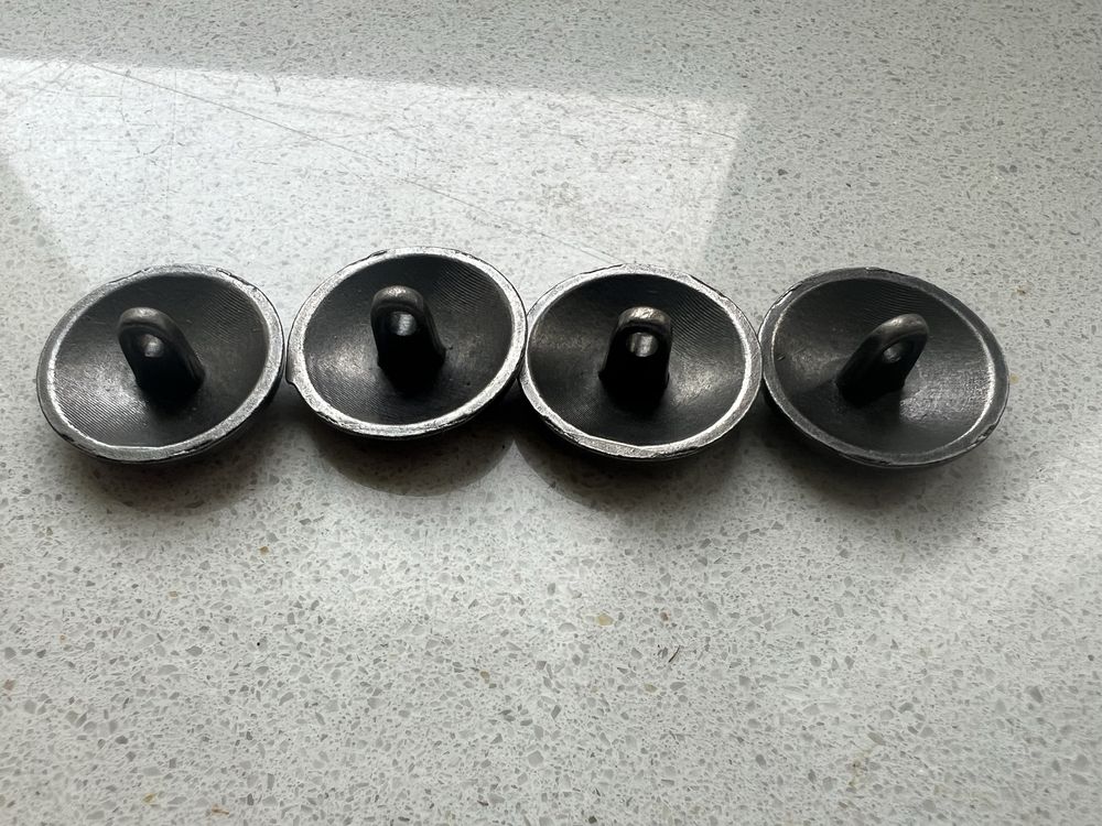 4 guziki zdobione metalowe