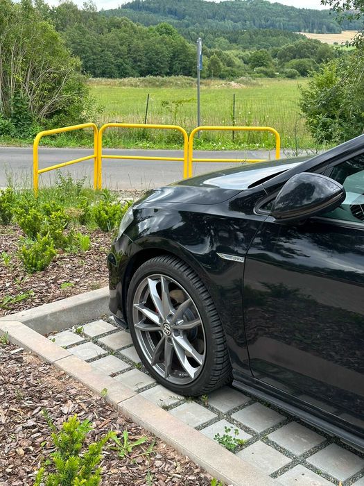 Felgi 18" ET51 7.5J 5x112 z Oponami Wielosezonowymi Bridgestone 225/40