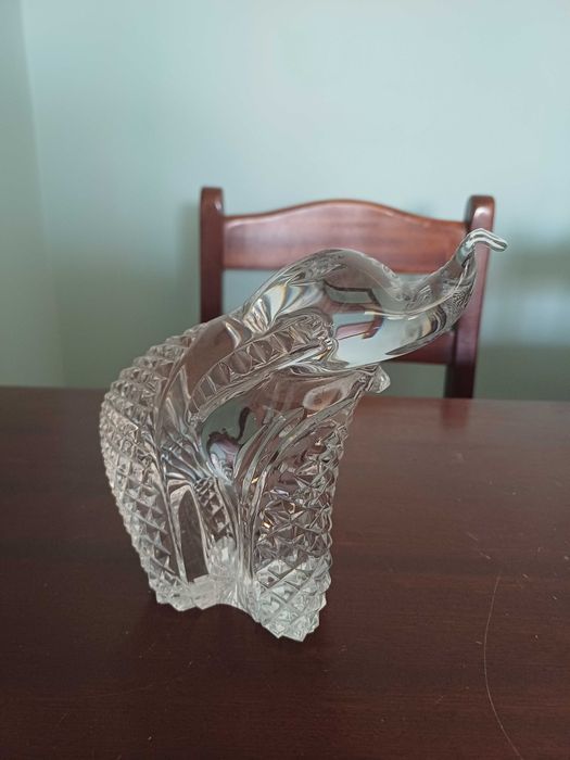 Estátua de Elefante em Vidro