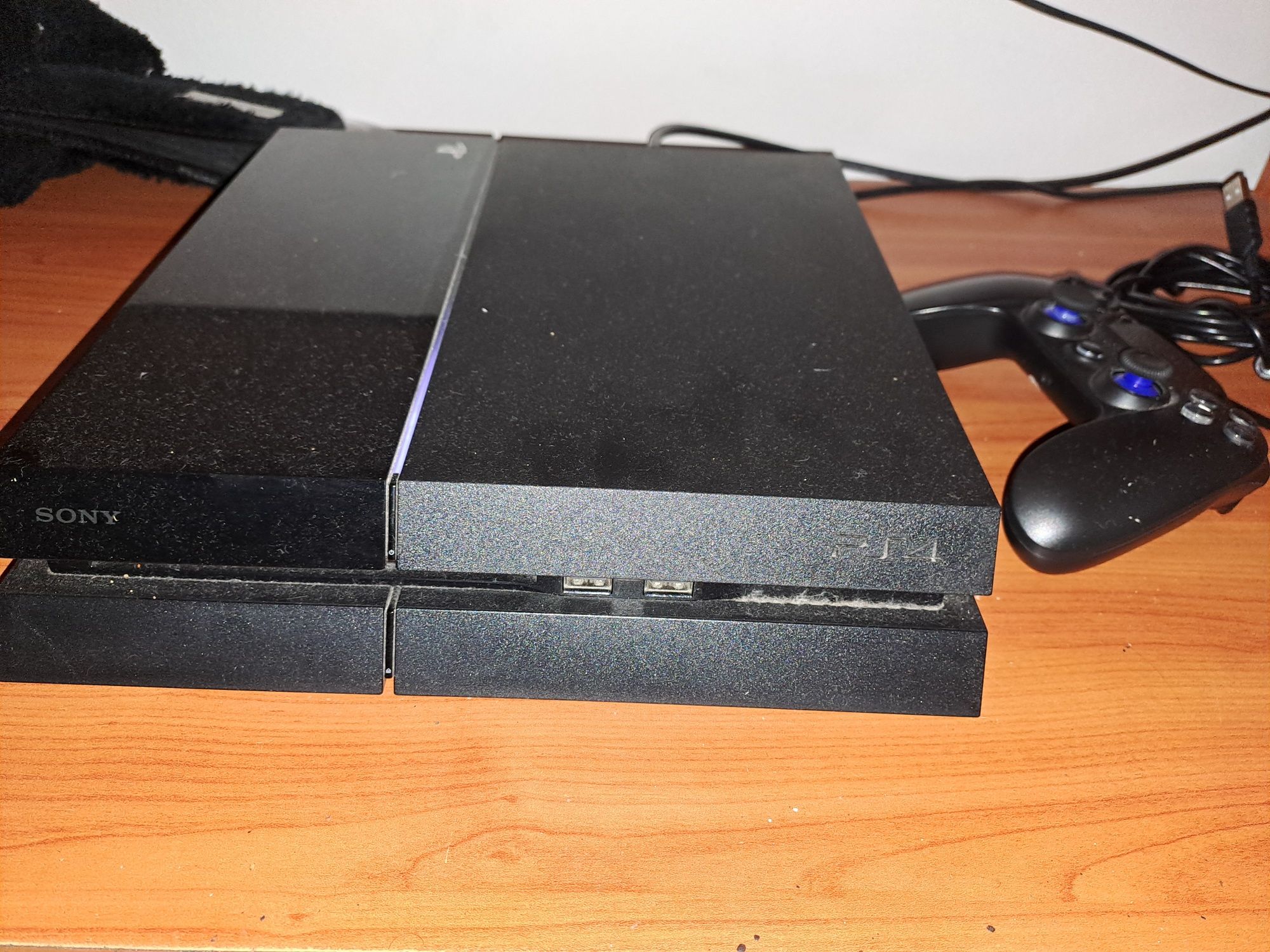 Vendo Playstation 4+TV smart 32 polegadas.