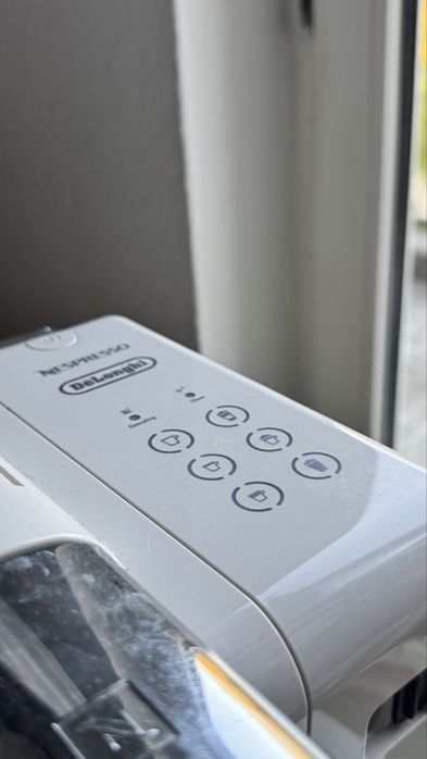 Продаю кавоварку DeLonghi Nespresso Lattissima
