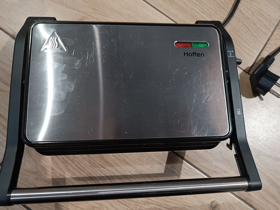 Mały funkcjonalny grill opiekacz