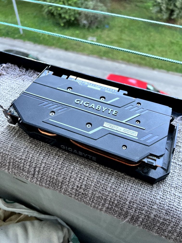 Відеокарта rx5600xt 6gb ddr6