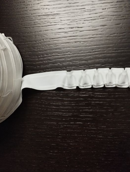 Taśma do firan smok ze sznurkiem wys 32 mm 1:2,5 . 40 metrów.