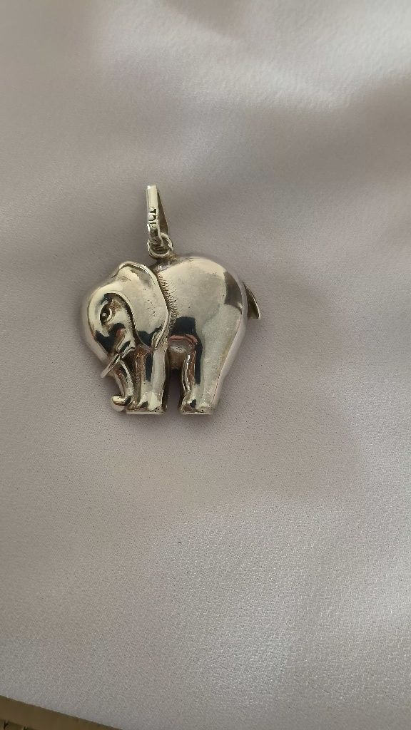 Elefante em prata topázio