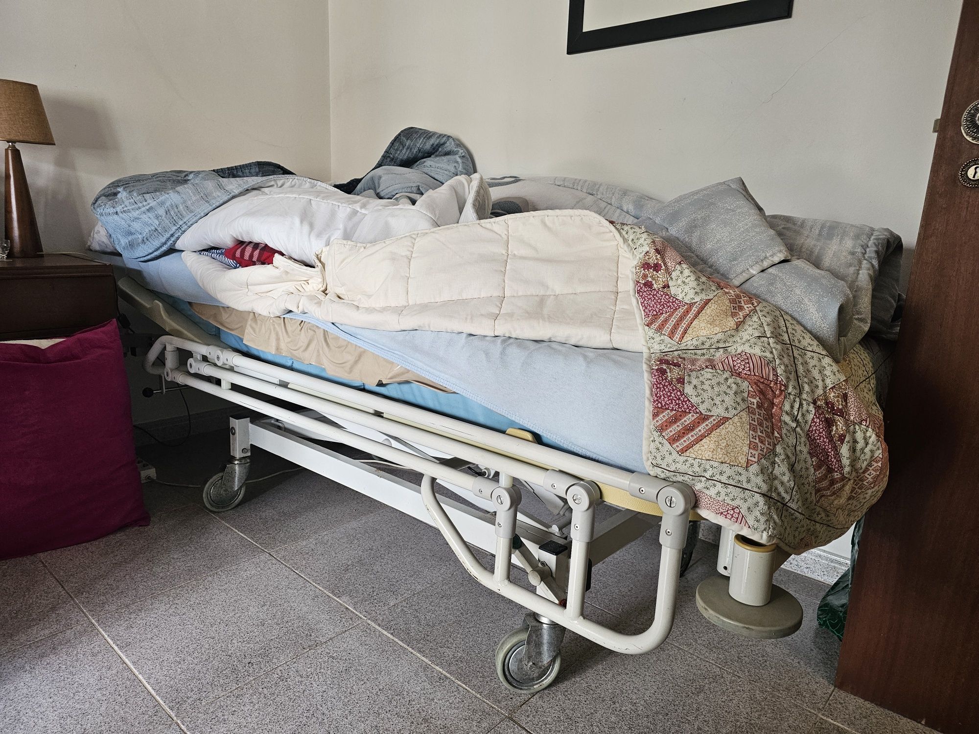 Cama hospitalar eletrica