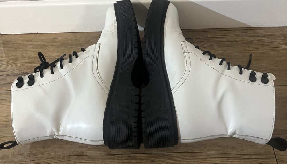 Białe botki typu trapery, Levi’s