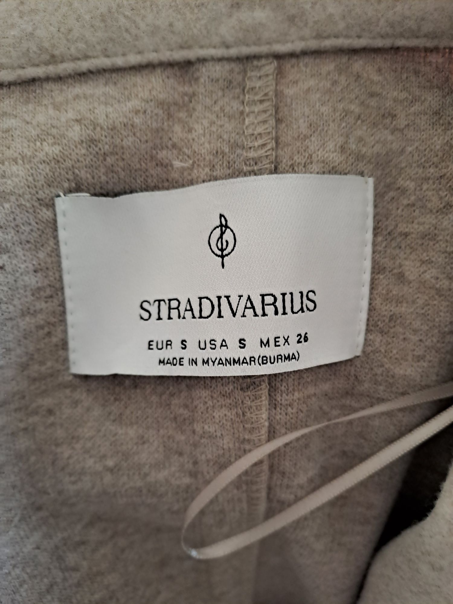 Jasny płaszcz Stradivarius S