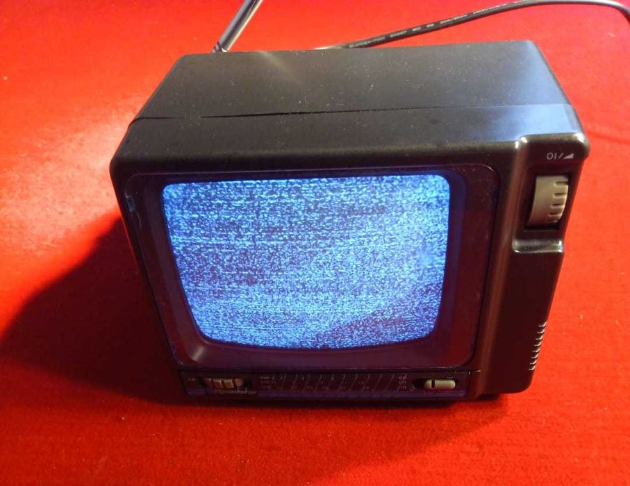 Roadstar telewizor samochodowy 12 V z czasów Prl sprawny