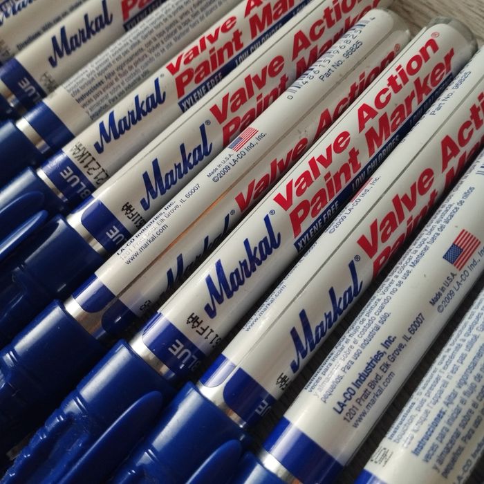 Marker przemysłowy kryjący Valve Action Paint niebieski 
Cena za 23 sz