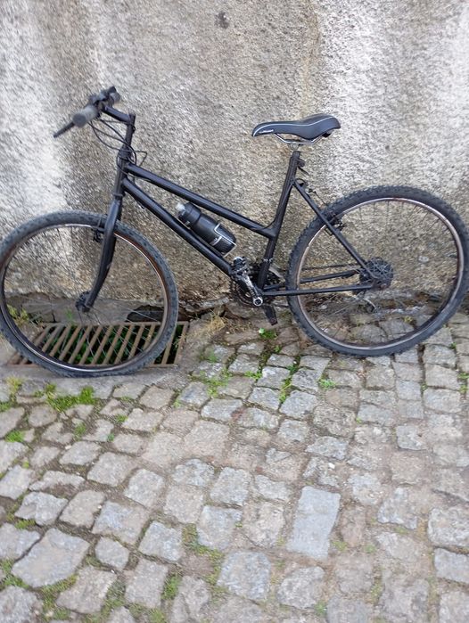 Vendo esta bicicleta muita bonita bom estado