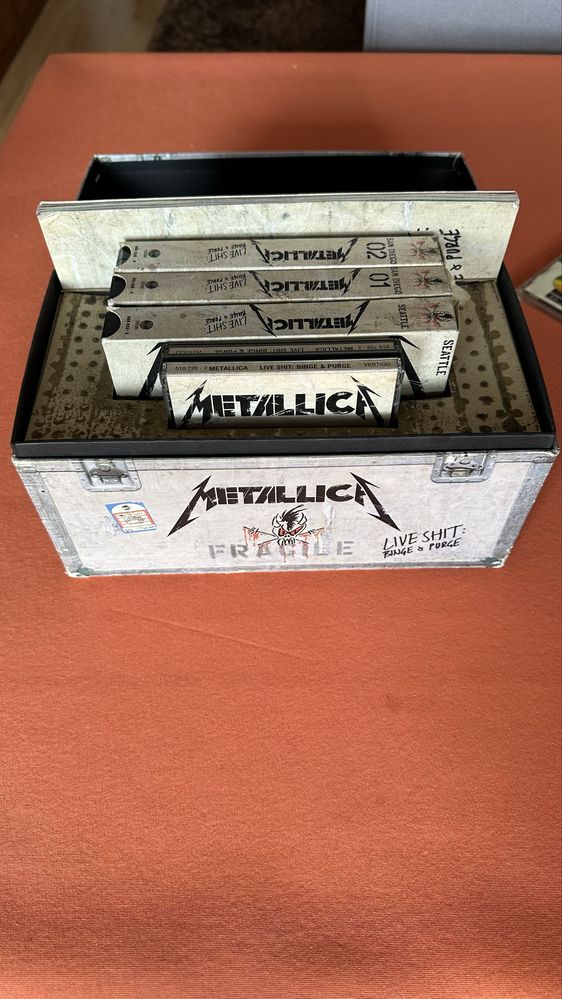 VHS do Metallica – Live Shit: Binge & Purge (cerca de 1993)