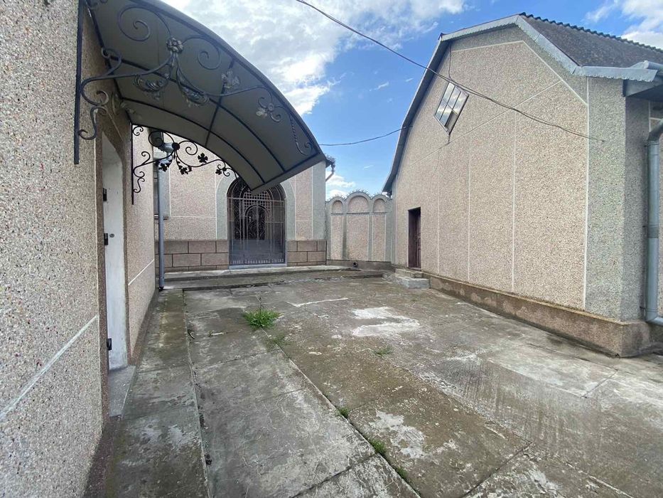 Продається будинок в пригороді м.Підволочиськ.