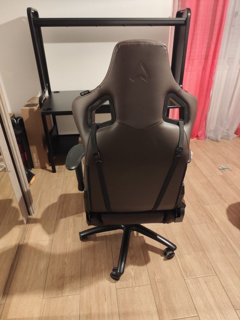 Secretária e Cadeira Gaming Alpha