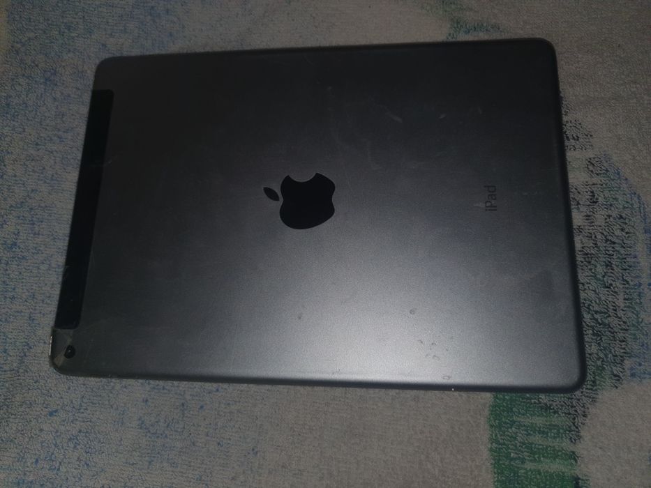 Продам ipad air 2 64gb neverlock с битым экраном