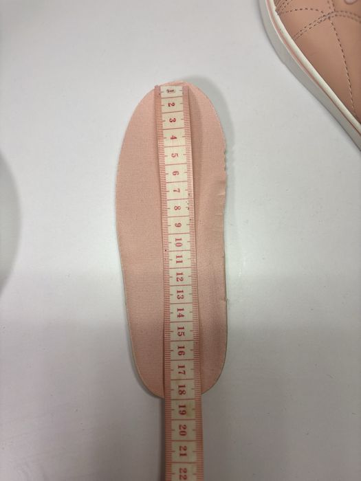 Продам взуття на дівчинку