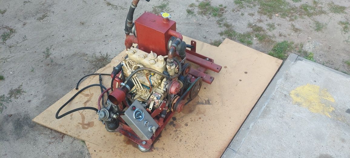 silnilnik mini koparka mini traktorek diesel 3 cylindry mitsubishi
