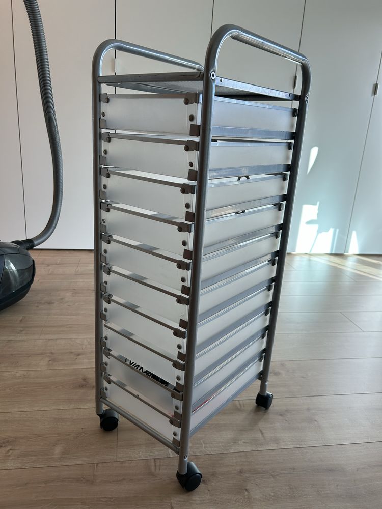 Arquivador vertical com gavetas
