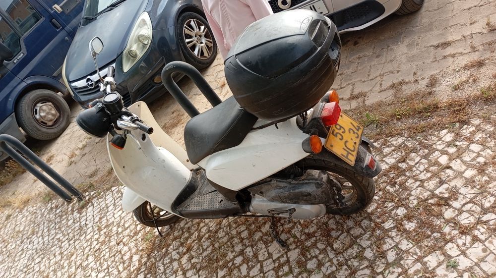 Vendo mota usada