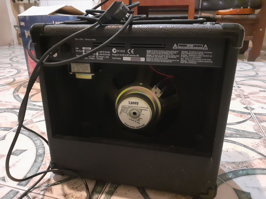 Продам срочно комбоусилитель звука laney для электрогитары. Торг.