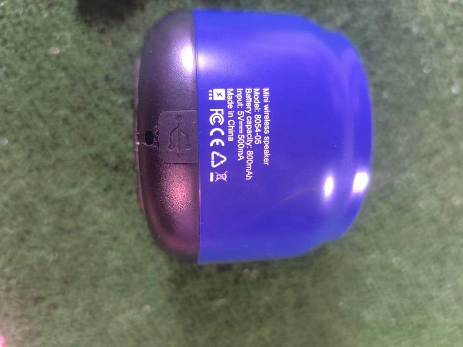 Портативная Bluetooth колонка  глубокие басы чистый звук.