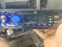 Radio Einparts EPCR05B.