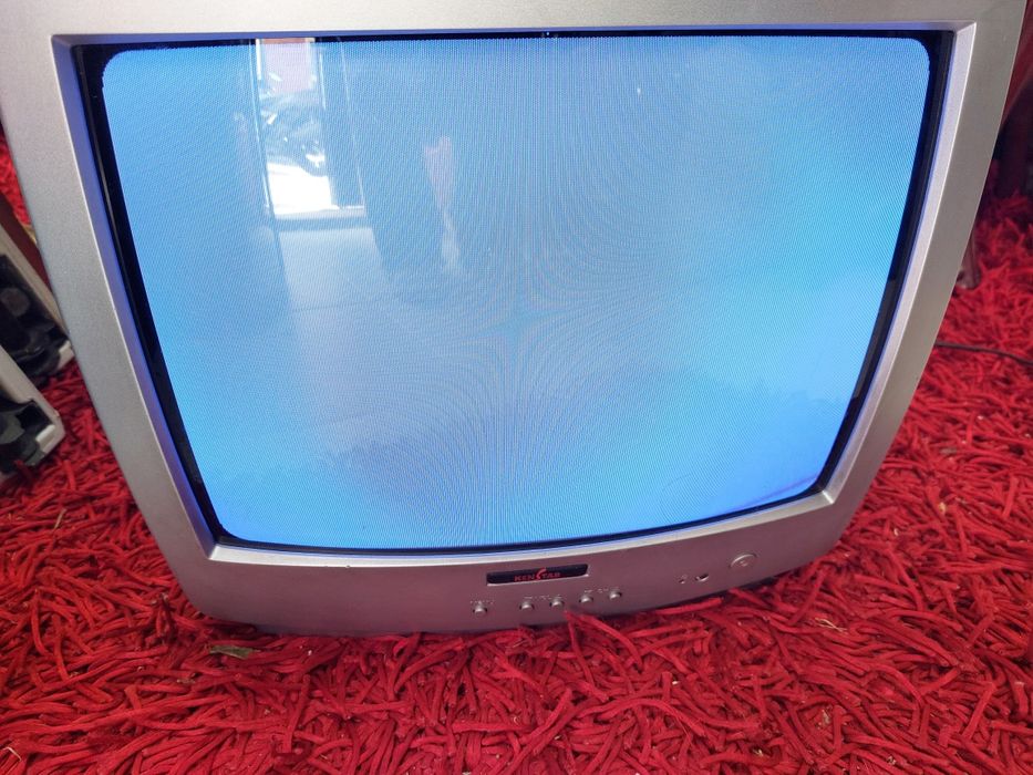 Small TV working perfectly64738204499331121
