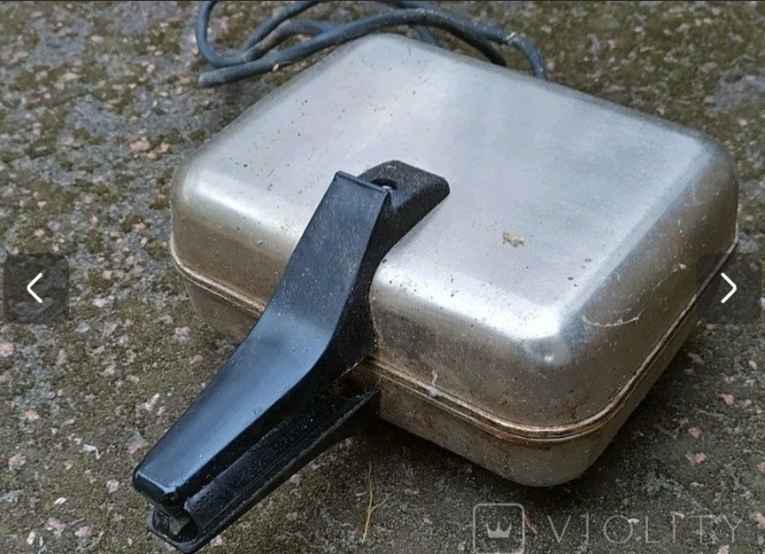 Электровафельница рабочая  1989 г. СССР винтаж