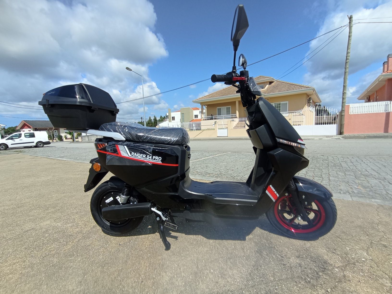 Bicicleta tipo mota scooter eléctrica Raider S4 PRO 72V 20Ah SLA Lítio