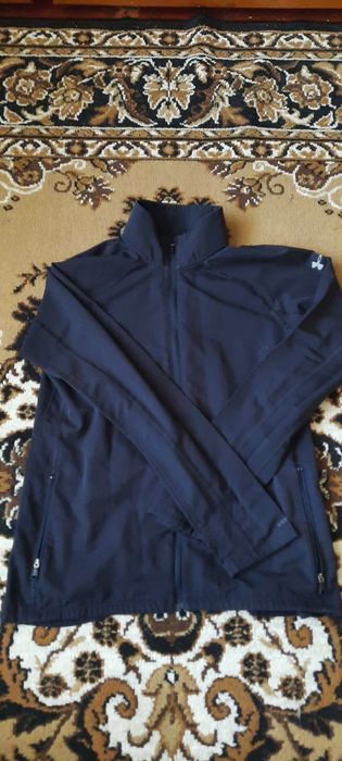 вітровка фірми Under Armour