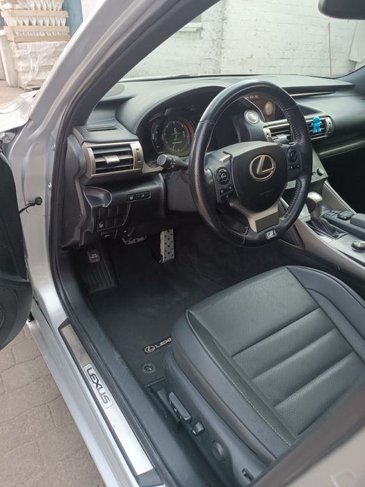 Lexus is 200 продам