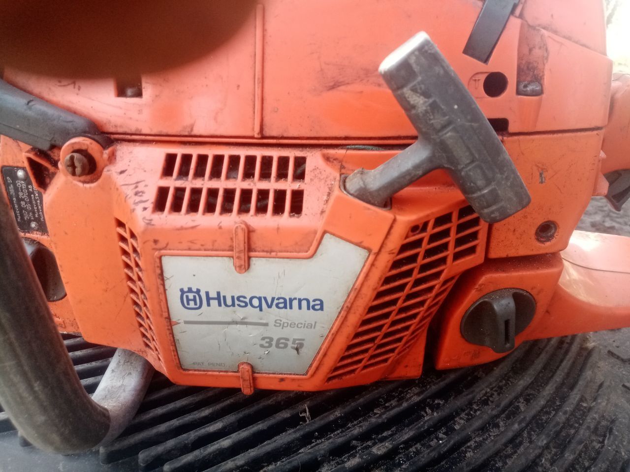 Продам Husqvarna бензопилу по запчастинам