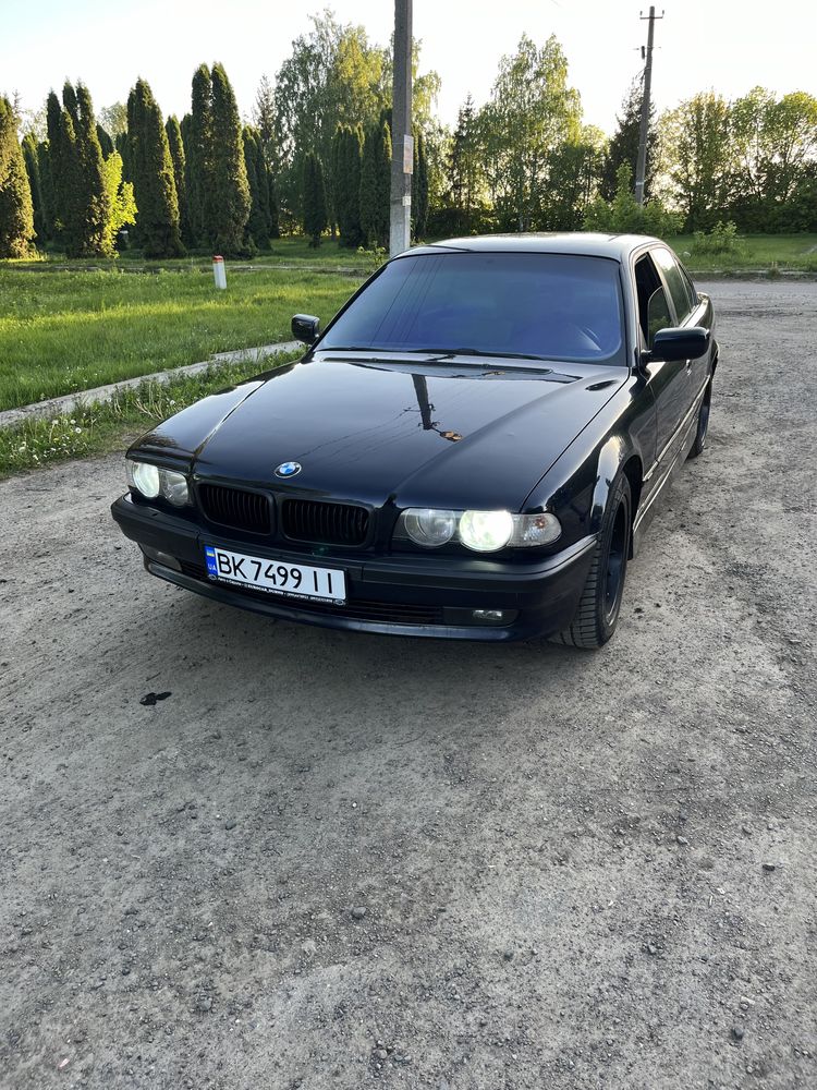 Продам BMW e38 1999р в хорошому стані