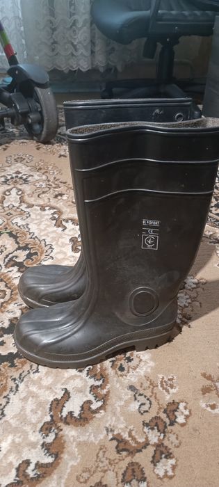 Продам резиновые сапоги