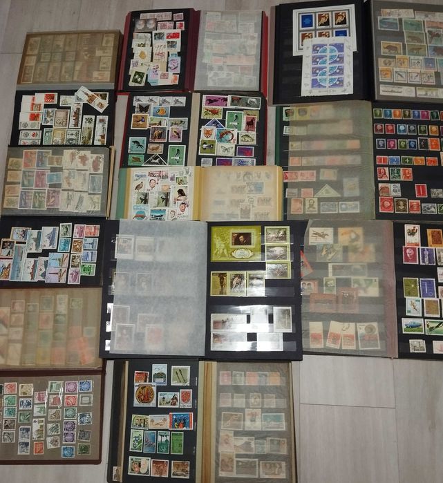 zbiór klaserów i znaczków, filatelistyka