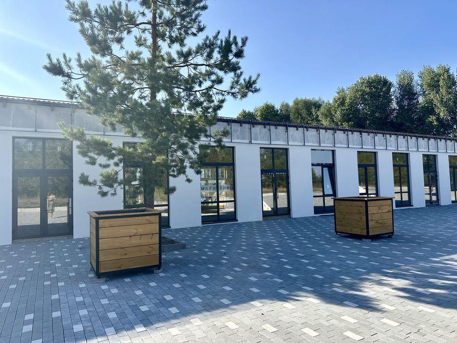 Приміщення під ваш бізнес. Вʼїзд в котеджне містечко.