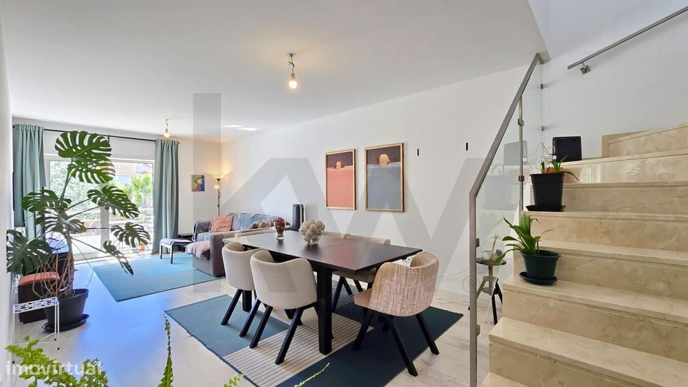 Apartamento T3 duplex com varandas, terraço e garagem