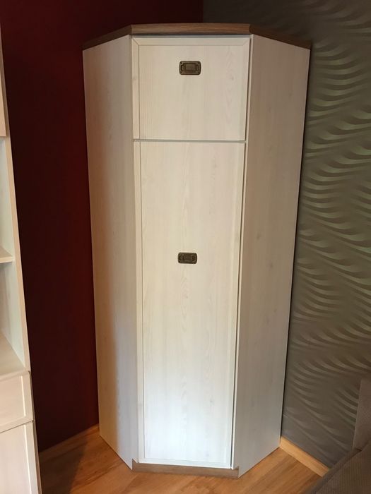 Sprzedam szafę narożną